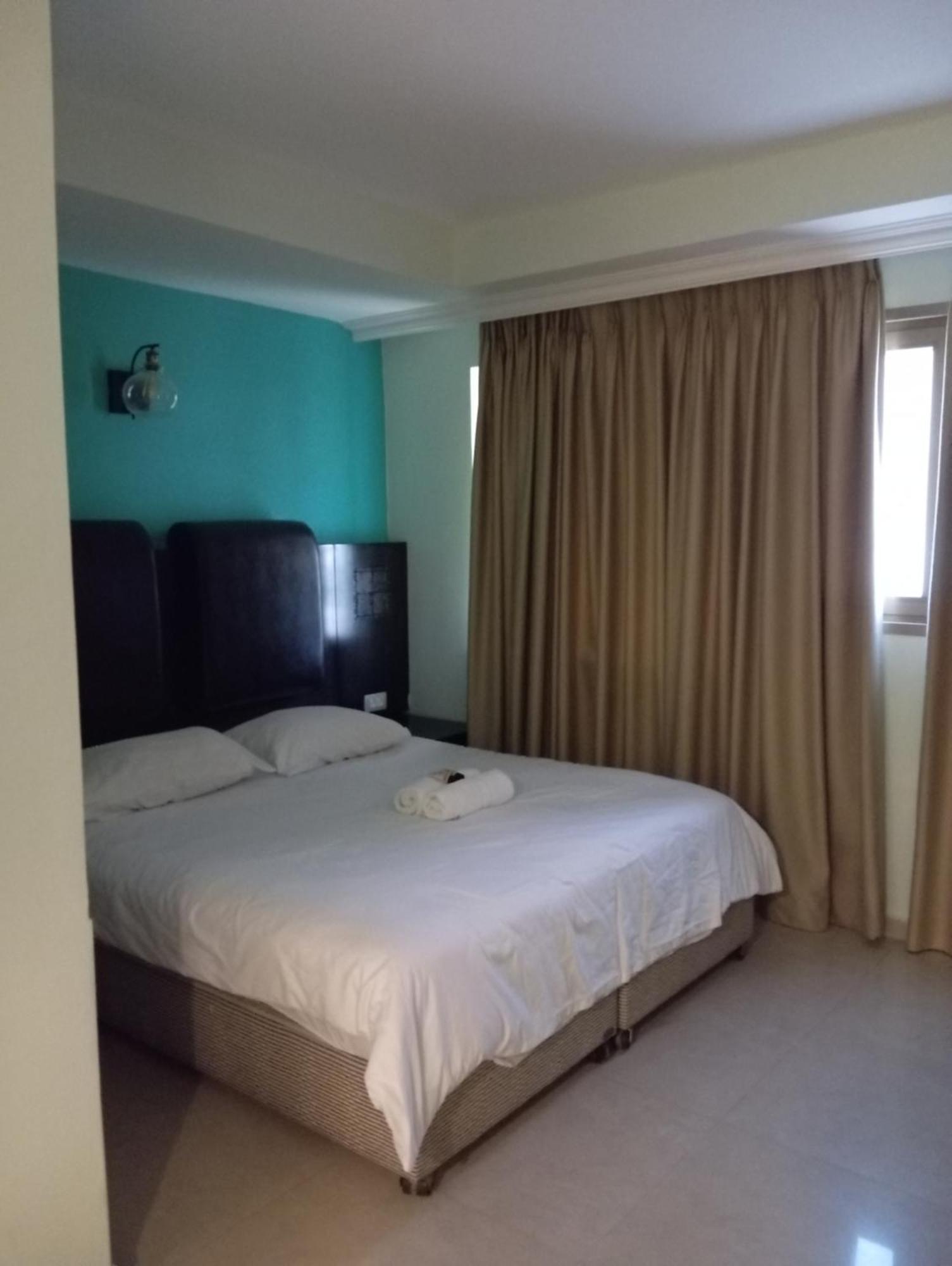 Marina Beach Hotel Тель-Авив Экстерьер фото