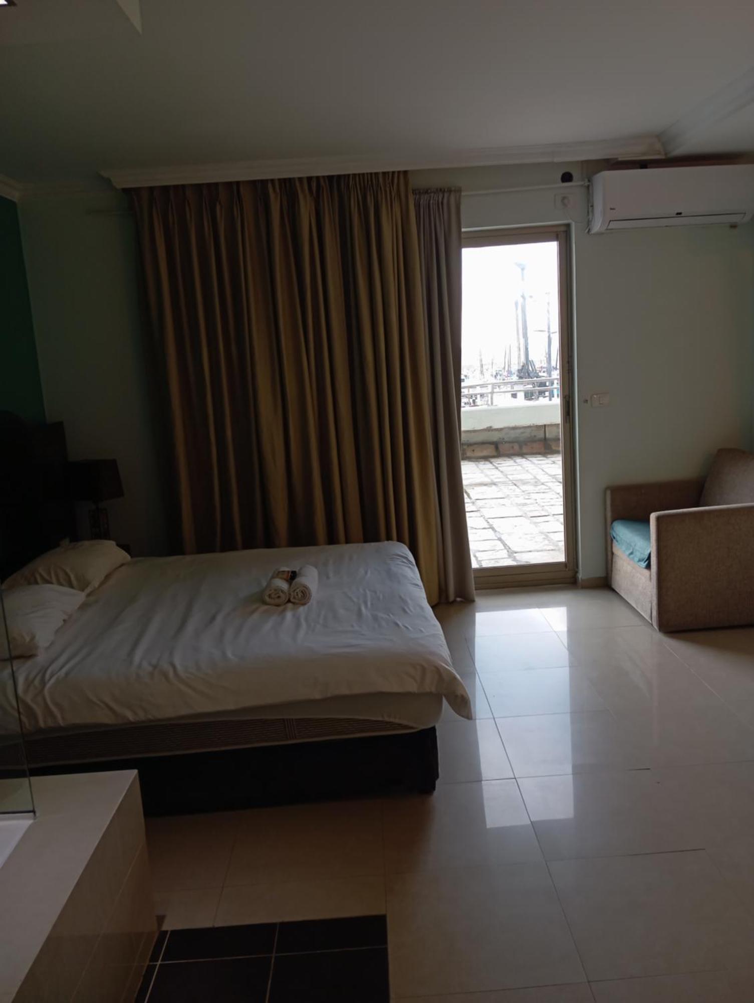 Marina Beach Hotel Тель-Авив Экстерьер фото