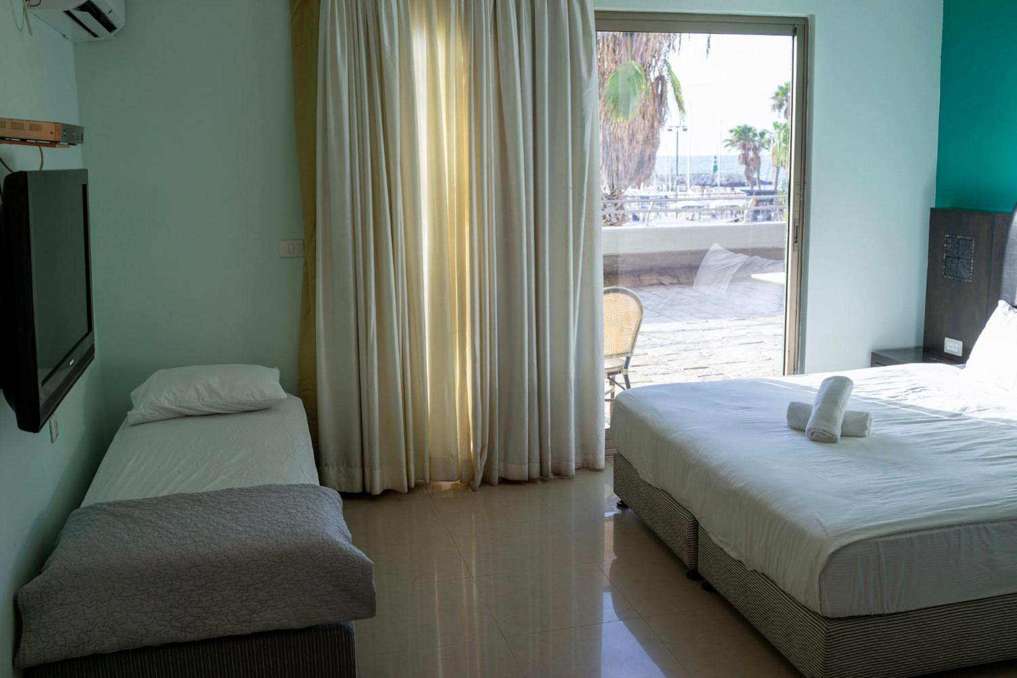 Marina Beach Hotel Тель-Авив Экстерьер фото